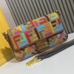 fendi-baguettebag-ffcanvas-multibeige-1.jpg