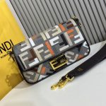 fendi-baguettebag-ffcanvas-multigrey-1.jpg