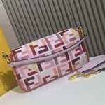 fendi-baguettebag-ffcanvas-multipink-1.jpg