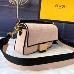 fendi-baguettebag-ffcanvas-pink-1.jpg