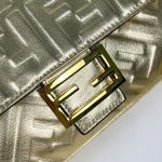 fendi-baguettebag-ffnapper-gold-1.jpg