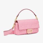 fendi-baguettebag-ffnapper-pink-1.jpg