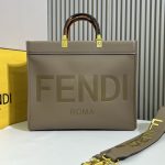 fendi-medium-sunshineshopperbag-romacalf-khaki-1.jpg