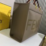 fendi-medium-sunshineshopperbag-romacalf-khaki-1.jpg