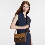 louis-vuitton-pochette-métis-monogram-reverse-canvas-handbags–M44876_PM2_Front_view