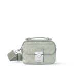 louis-vuitton-s-lock-messenger–M23152_PM2_Front_view