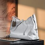 louis-vuitton-carryall-vibe-mm–M12583_PM2_Front view