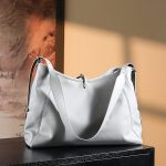 louis-vuitton-carryall-vibe-mm–M12583_PM2_Front view